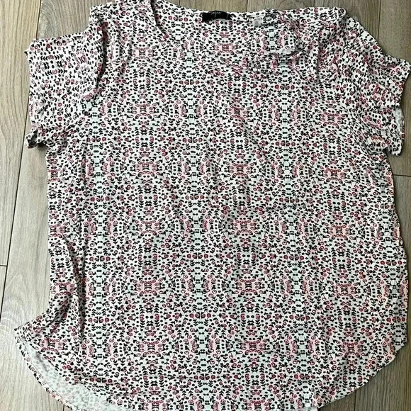 Tahari Tops - Tahari Floral Shirt with Pleat on back Scoop Neck Size 2X